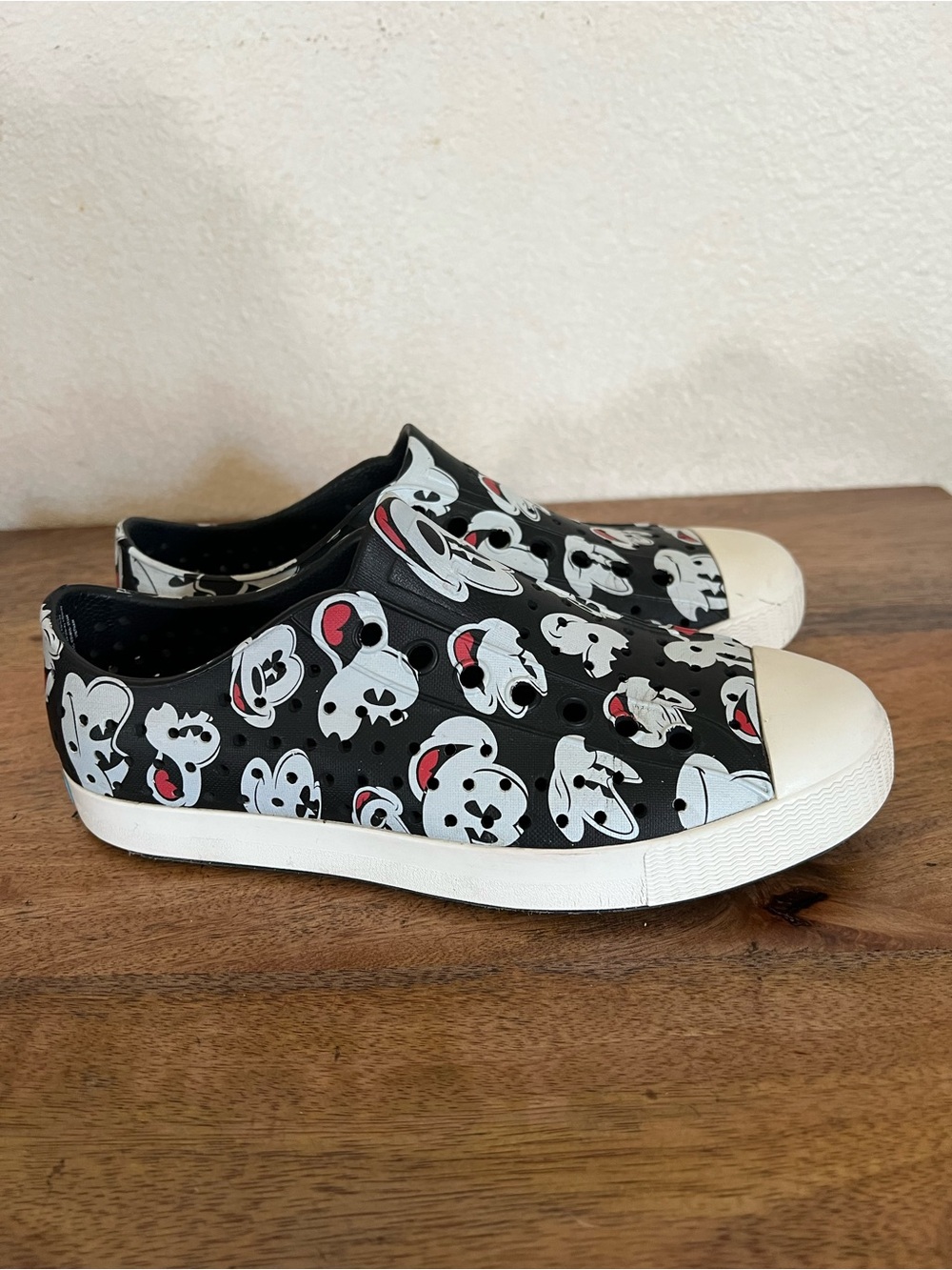 Native Shoes Women Jefferson Print Disney Mickey Mouse Slip On Sneaker Size 7